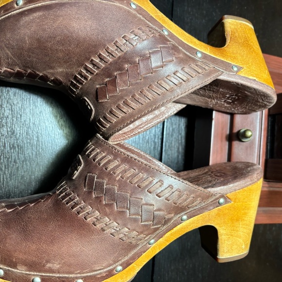 UGG Vivica leather clogs. Size 6 - Picture 4 of 5